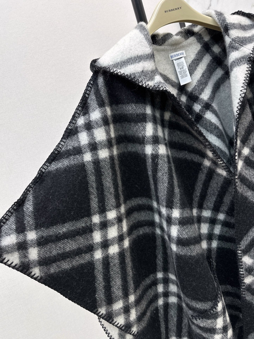 BURBERRY 25S REVERSIBLE CASHMERE CAPE 0046