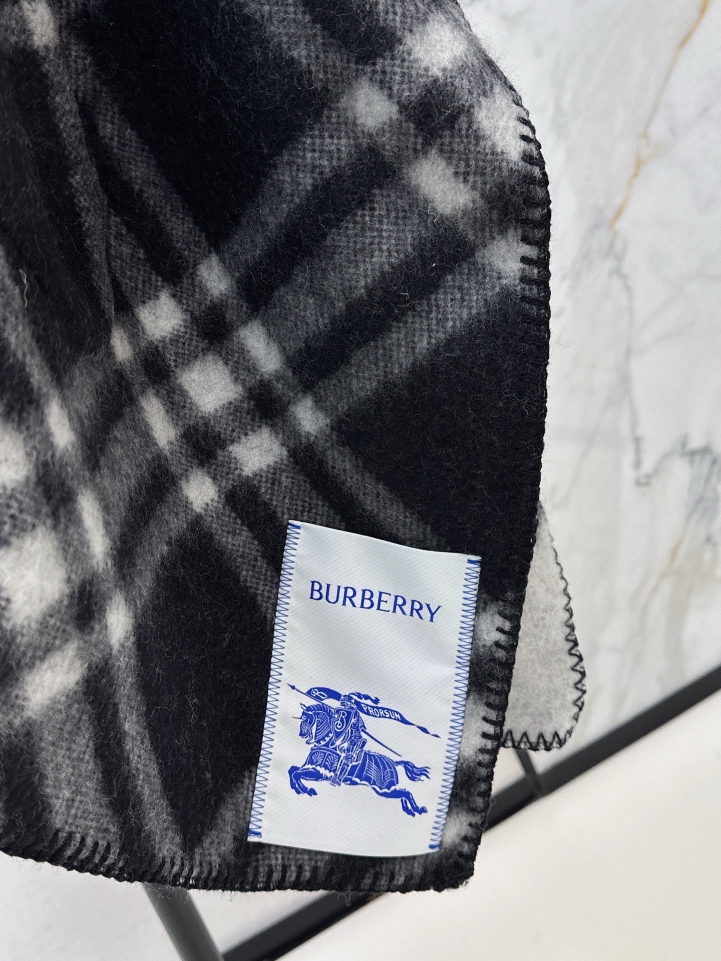 BURBERRY 25S REVERSIBLE CASHMERE CAPE 0046